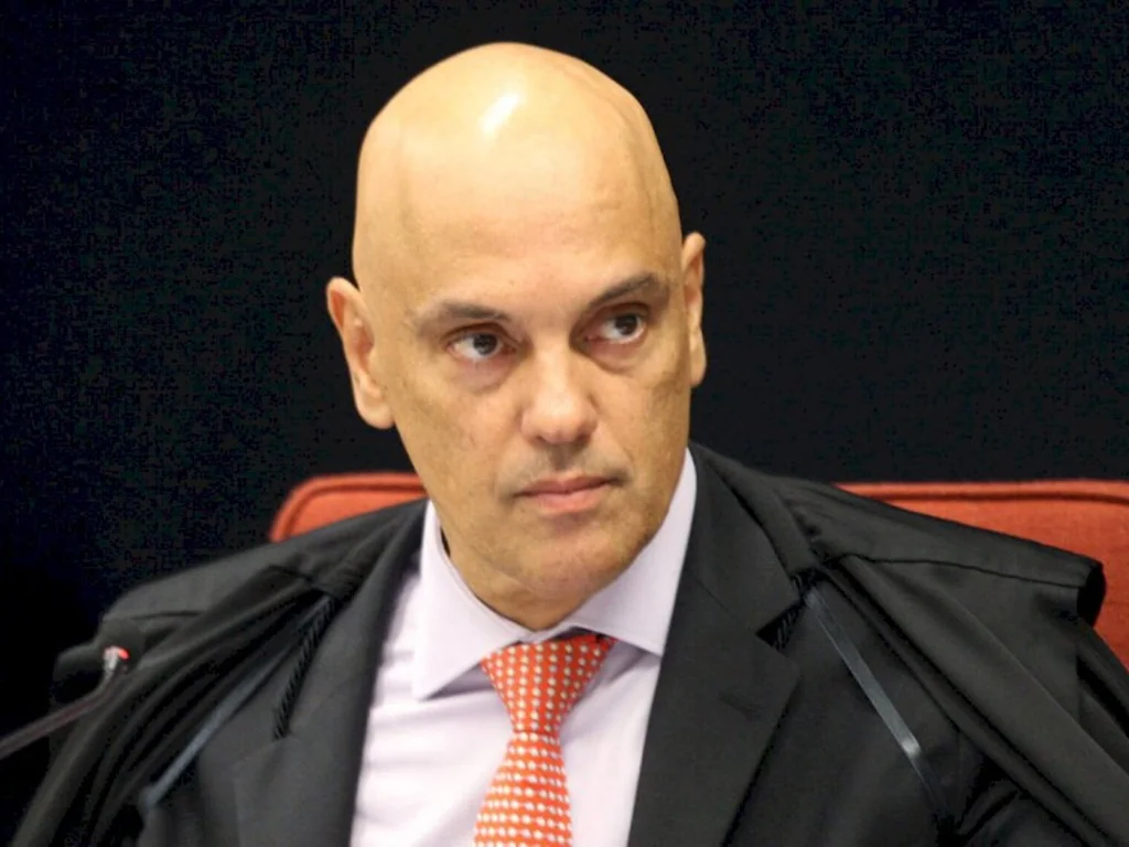 Alexandre de Moraes suspende nomeação de Ramagem para chefia da PF