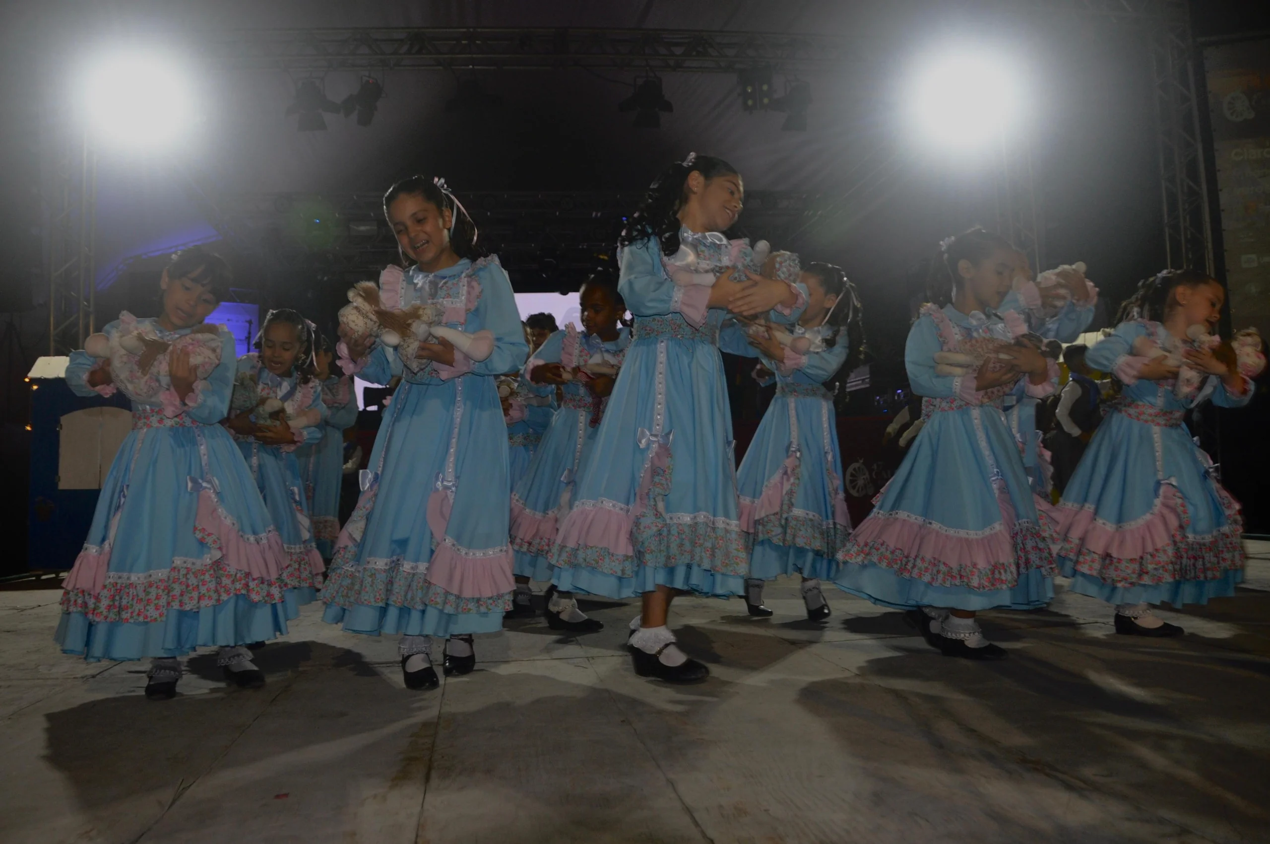 Novos talentos marcaram a primeira noite da Califórnia da Canção Nativa